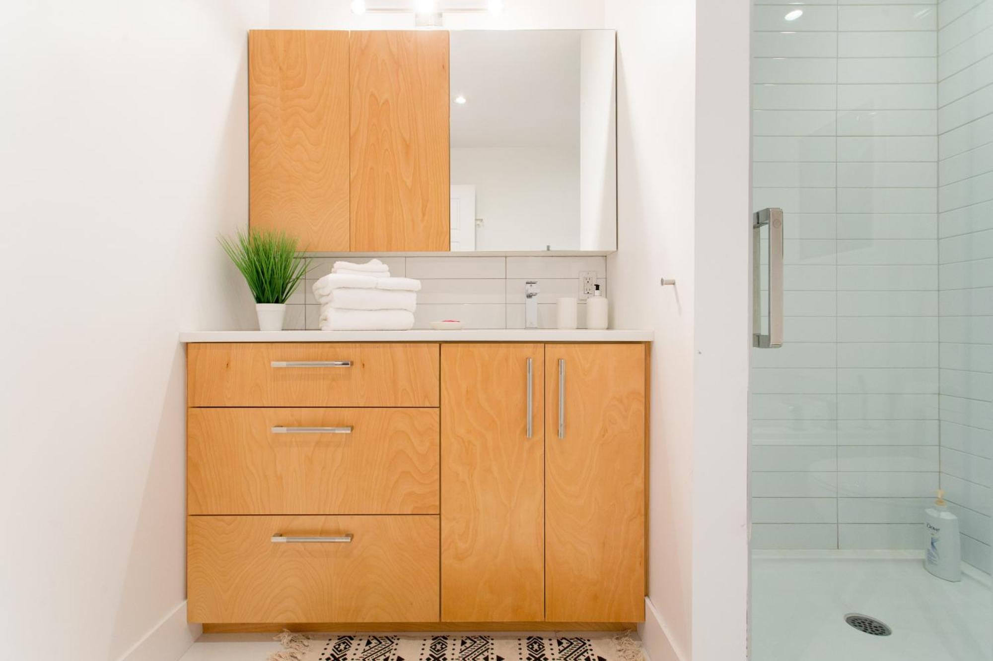 Hip, Stylish Apartment In Little Italy By Den Stays A Montréal Rom bilde